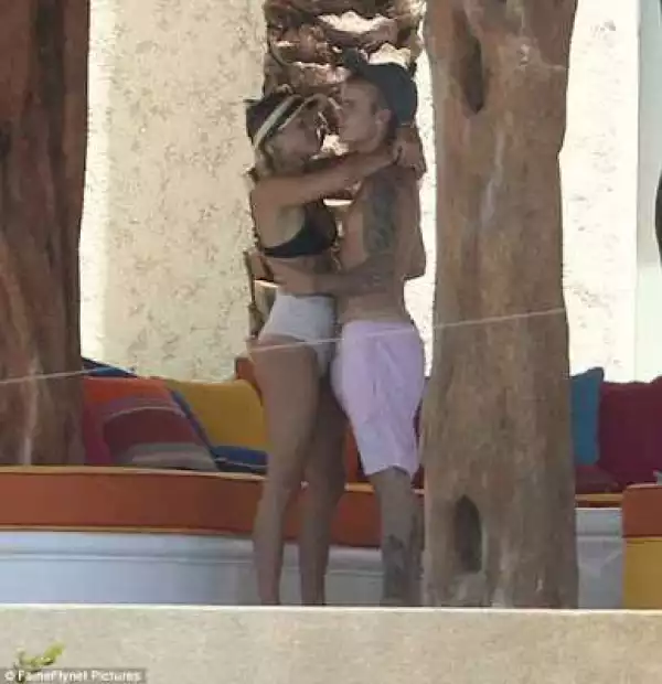 Photos: Justin Bieber And Girlfriend Sofia Ritchie Show Massive PDA On Vacation In Mexico